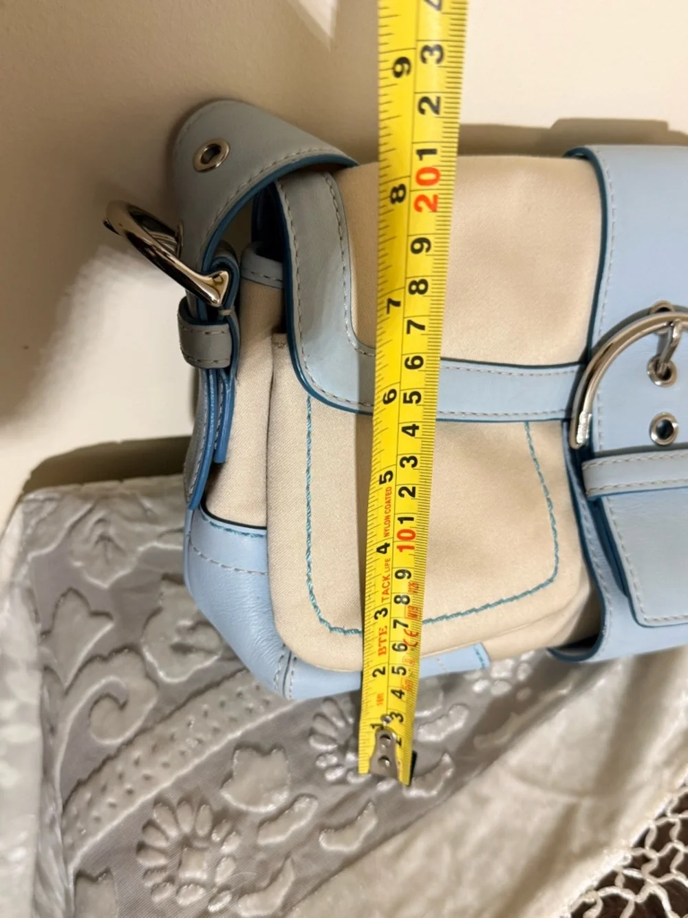 Vintage Coach Soho Hampton Flap Shoulder Bag Blue Cream Buckle Y2K - Picture 4 of 10